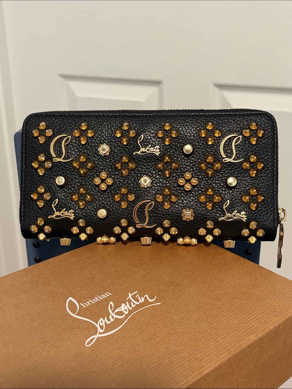 🌺🌺Christian Louboutin Panetonne Calf Empire Spikes Black Leather Wallet W Gold
